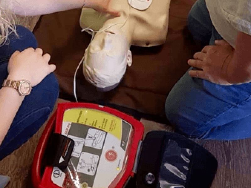 Edukacije iz područja prve pomoći i upotrebe AVD uređaja